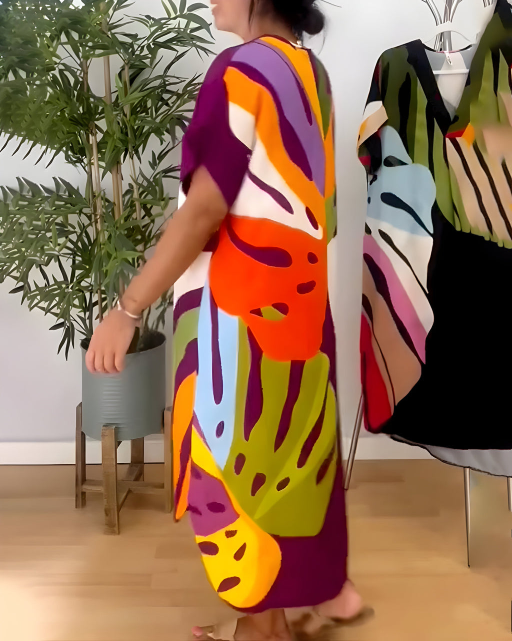 Leafara™ – Losvallende jurk met kleurrijke bladprint