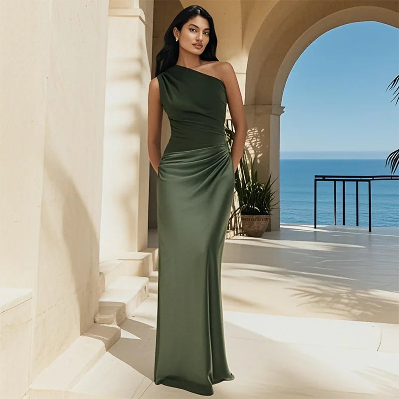 Amber™ – Satijnen maxi-jurk met één schouder