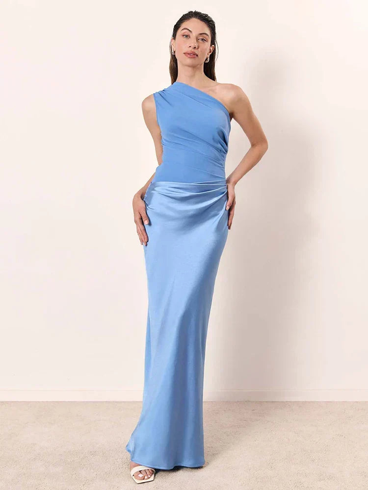 Amber™ – Satijnen maxi-jurk met één schouder